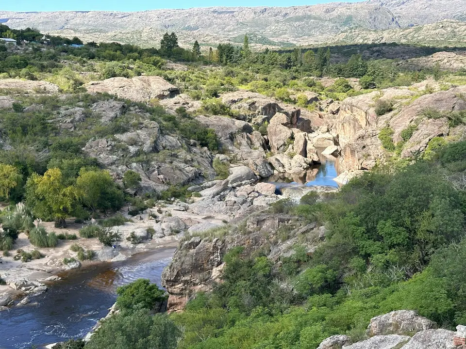 a river running through a lush green forest — Córdoba