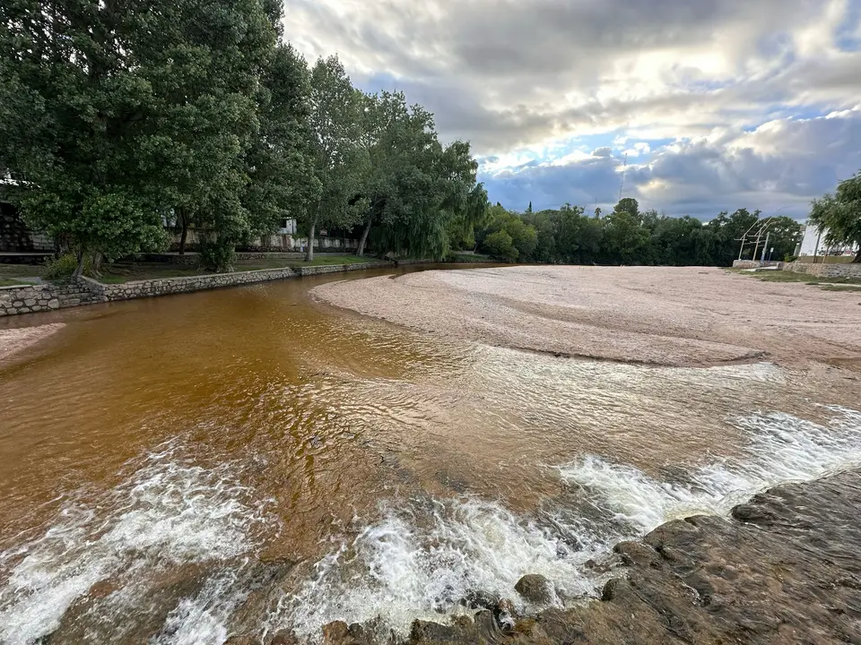 a river running through a lush green forest — Córdoba