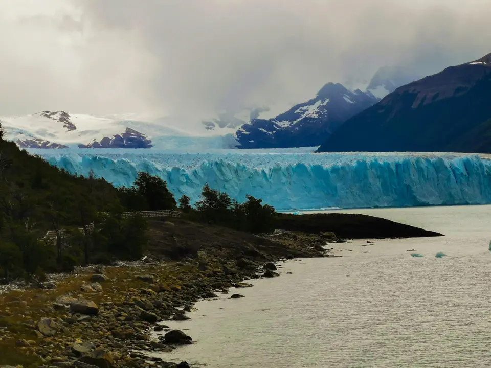 Perito Moreno Glacier with mountains in the background — El Calafate
