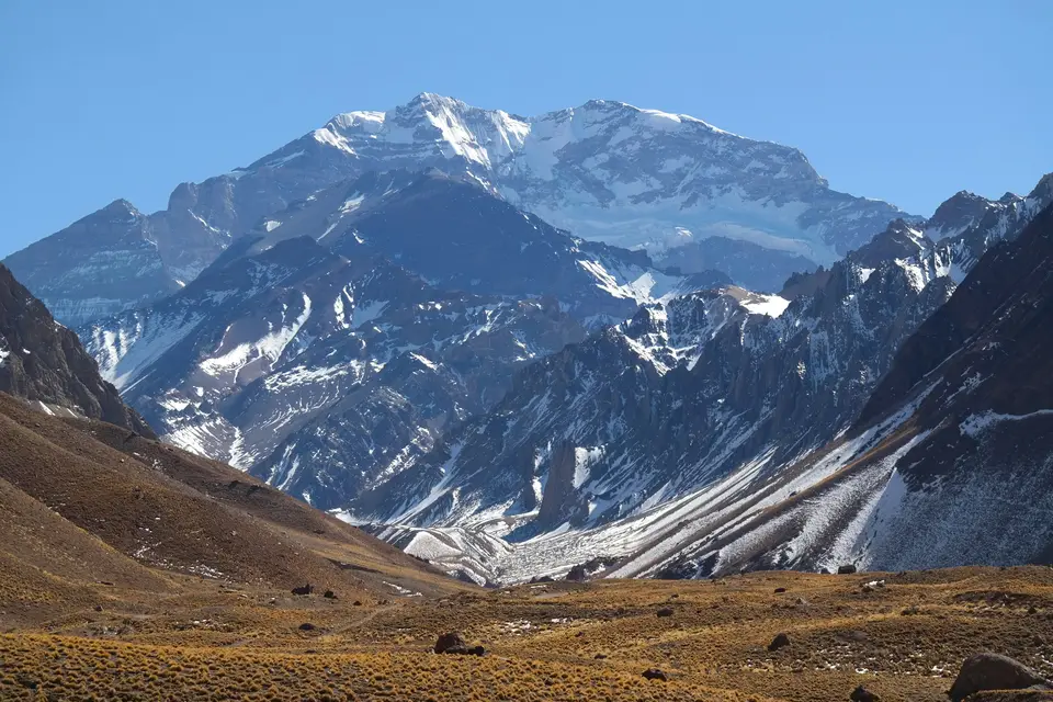 a mountain with snow — Mendoza