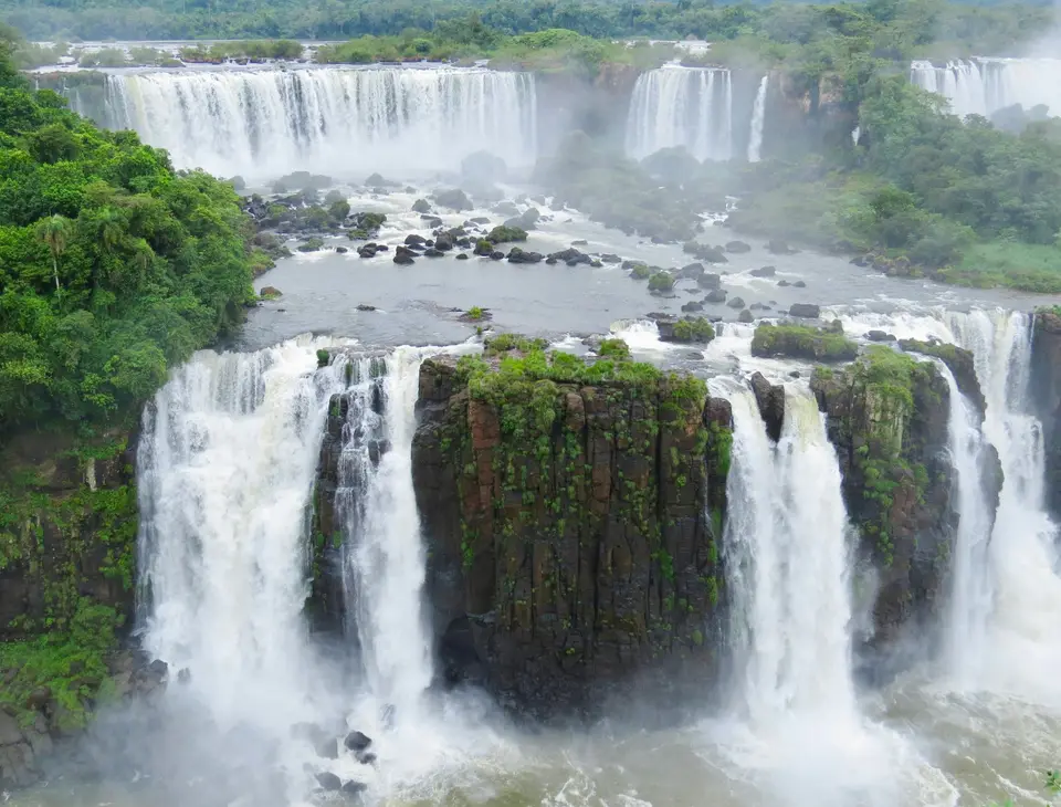 water falls in the middle of the forest — Puerto Iguazú
